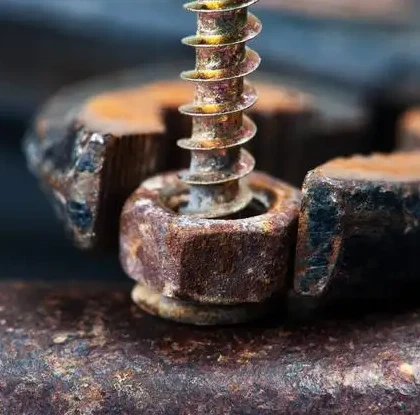 De ce ruginesc șuruburile din oțel inoxidabil?
