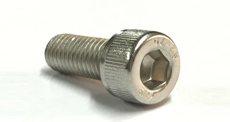 Avantajele și dezavantajele șuruburilor hexagonale externe și șuruburilor hex...